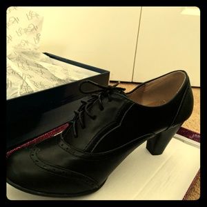 Refresh size 10 black oxford pumps